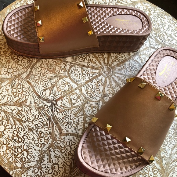 NWT Trendy Rose Gold Chunky Studded Summer Sandals - Picture 8 of 11